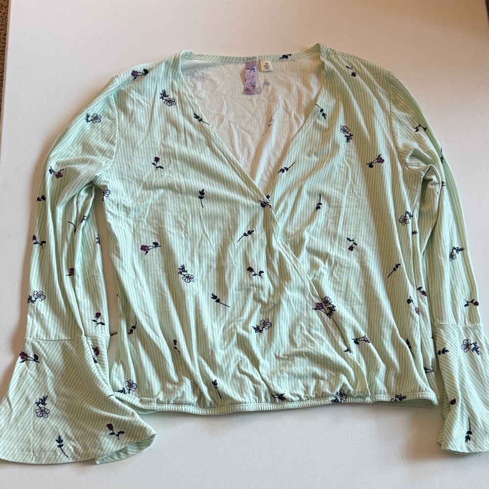 Green & white striped top (M)